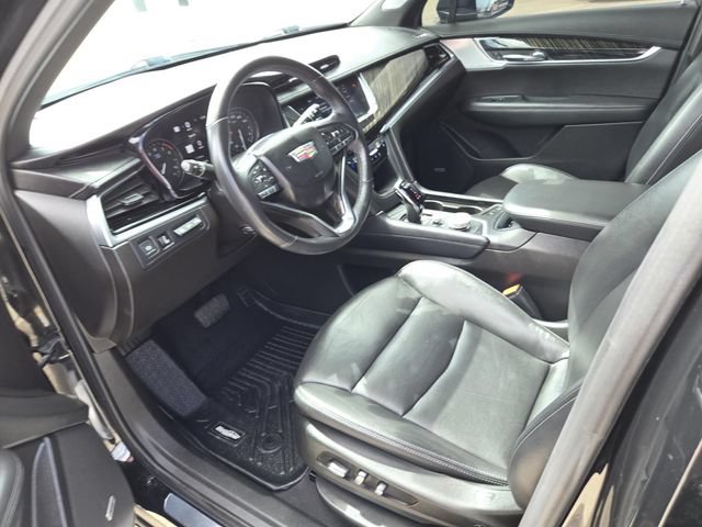 Used 2023 Cadillac XT6 Premium Luxury w/ Technology Package FWD image 3