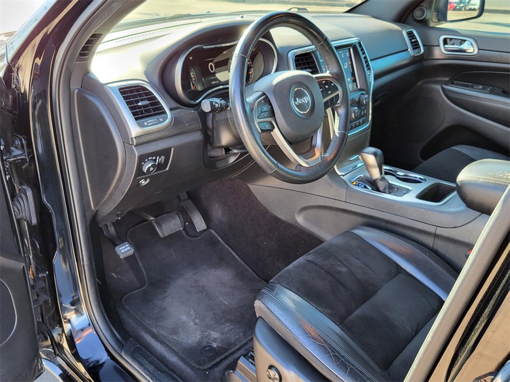 Used 2018 Jeep Grand Cherokee Altitude image 16