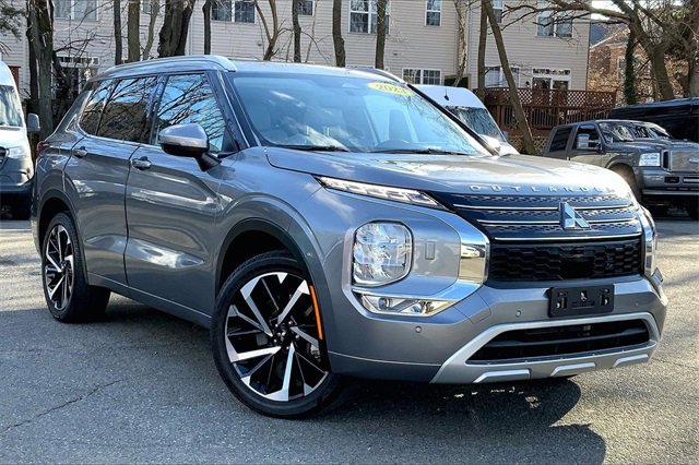 Used 2023 Mitsubishi Outlander SEL image 1