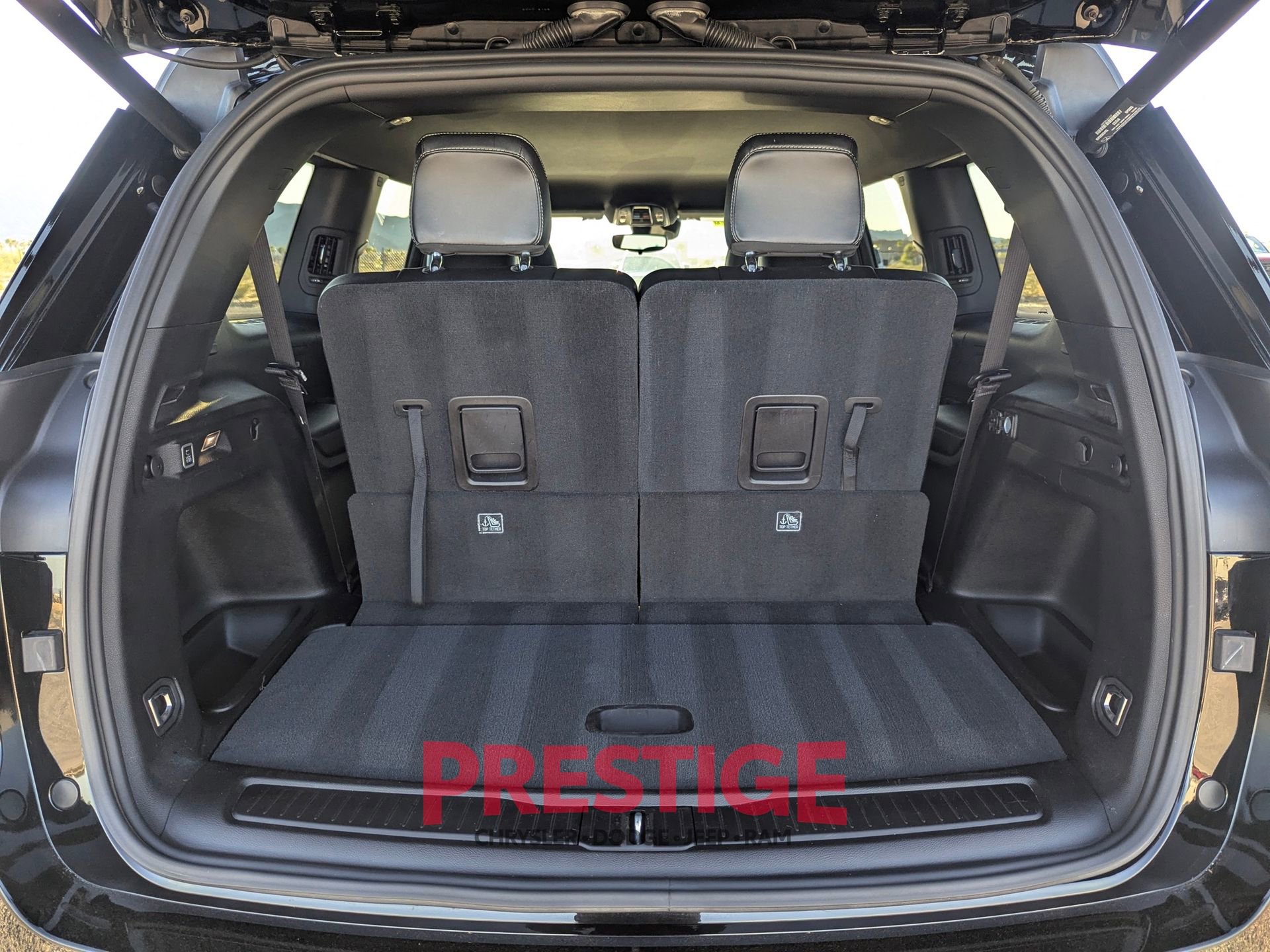 Used 2023 Jeep Grand Cherokee L Laredo image 12