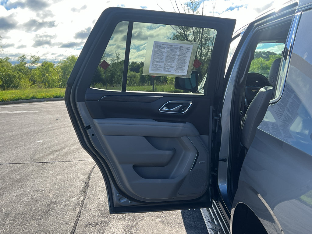Used 2022 Chevrolet Tahoe LT w/ Luxury Package AWD/4WD image 34