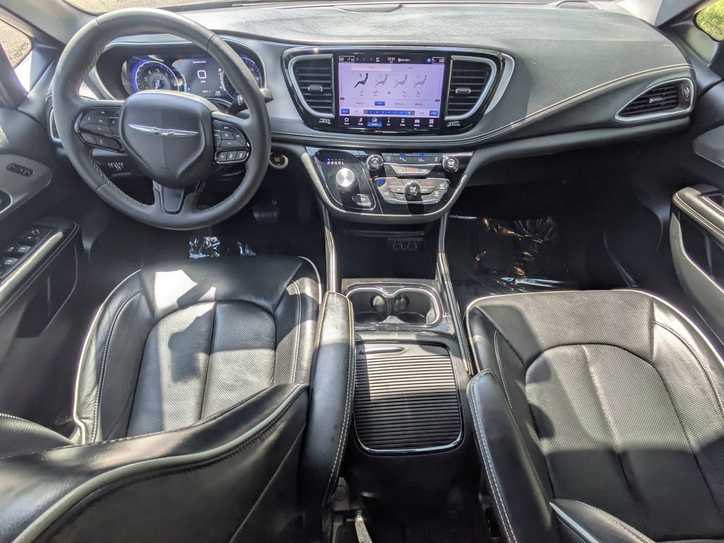 Used 2025 Chrysler Pacifica Limited FWD image 15