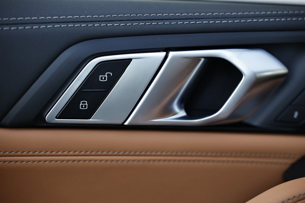 New 2026 BMW X6 xDrive40i w/ Climate Comfort Package image 15