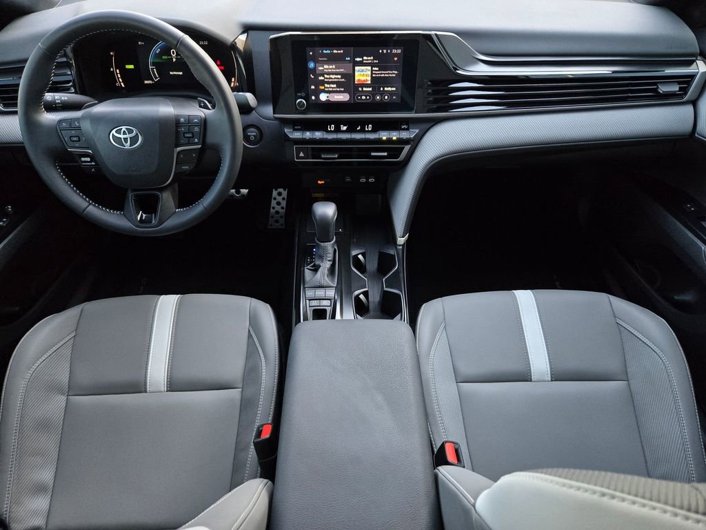 Used 2025 Toyota Camry SE image 15