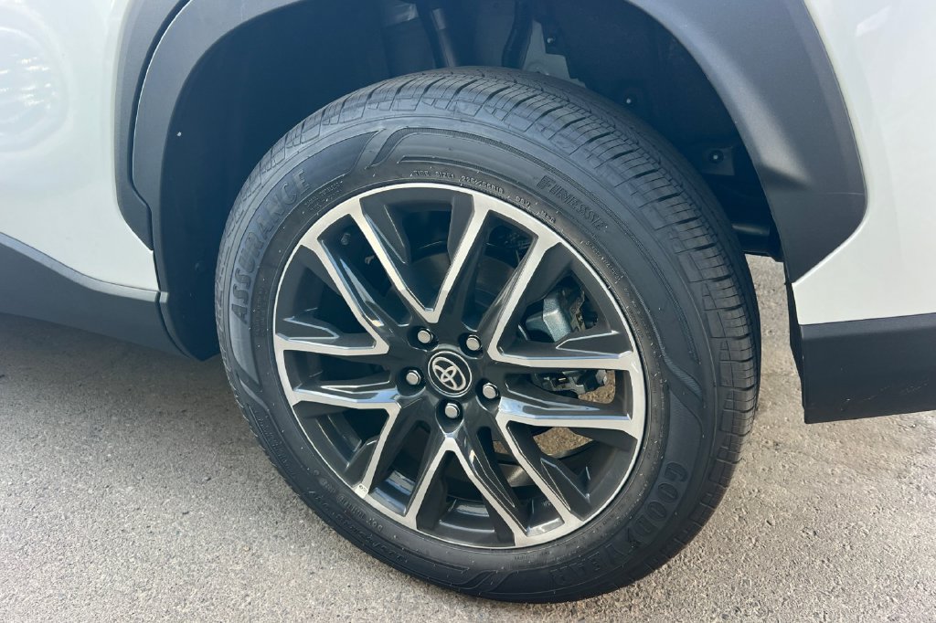 Certified 2026 Toyota Corolla Cross XLE FWD image 5