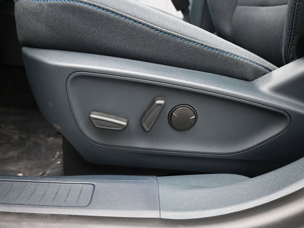 New 2025 Ford Maverick XLT w/ XLT Luxury Package image 10