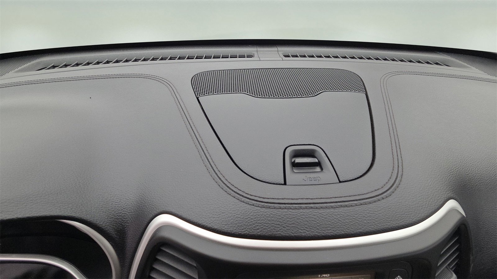 Used 2016 Jeep Cherokee Sport image 9