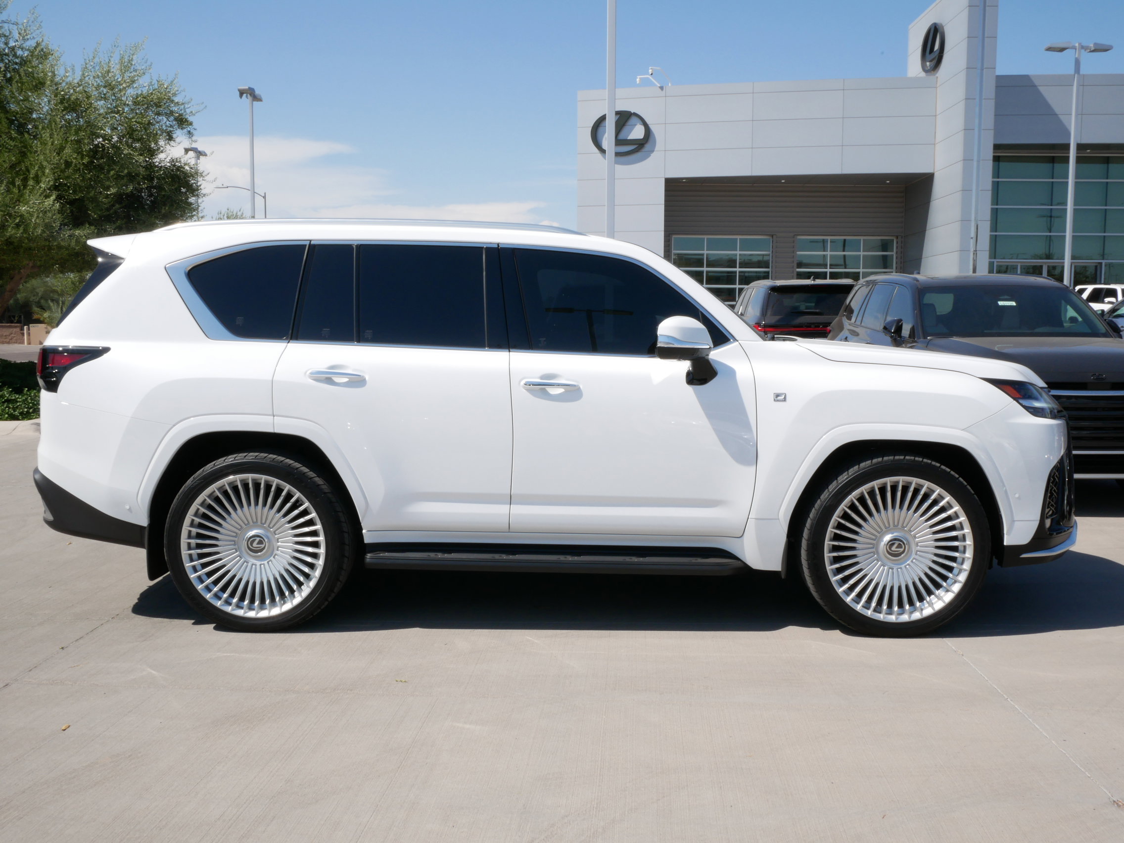 New 2025 Lexus LX 700h F Sport image 9