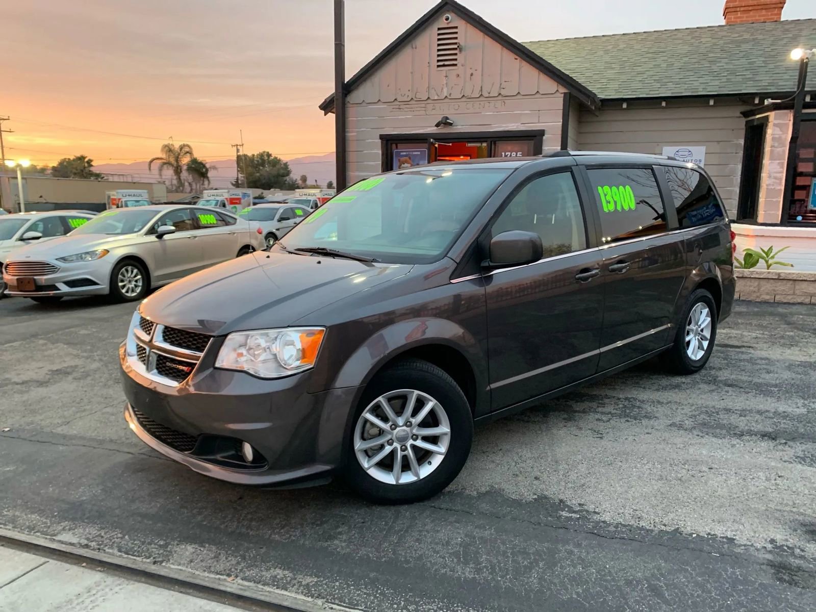Used 2019 Dodge Grand Caravan SXT image 2