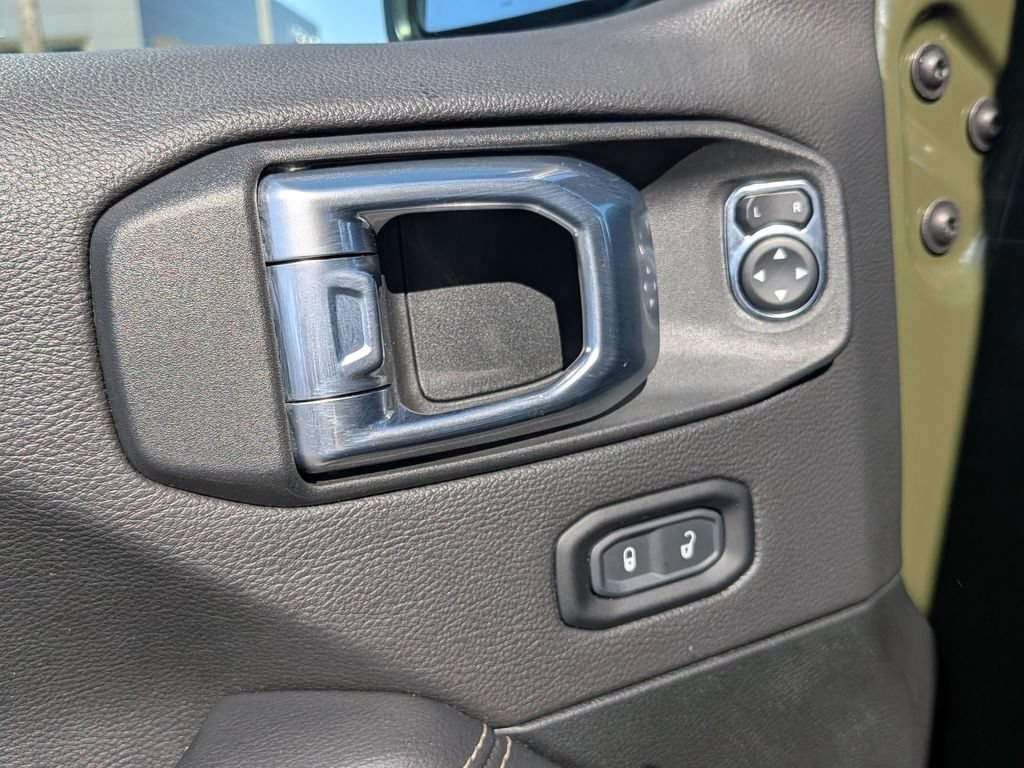 Used 2022 Jeep Wrangler Unlimited Sahara AWD/4WD image 13