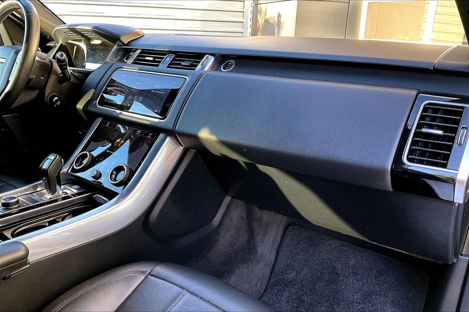 Used 2020 Land Rover Range Rover Sport HSE image 16