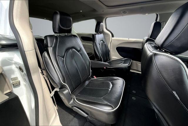 Used 2023 Chrysler Pacifica Limited image 24