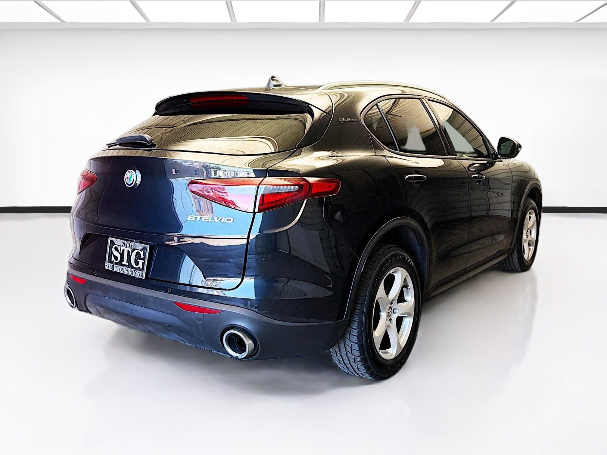 Used 2020 Alfa Romeo Stelvio image 4