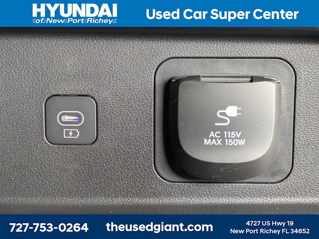 Used 2025 Hyundai Santa Fe Limited FWD image 17