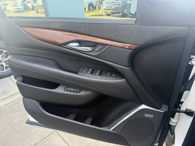 Used 2016 Cadillac Escalade ESV Premium image 34