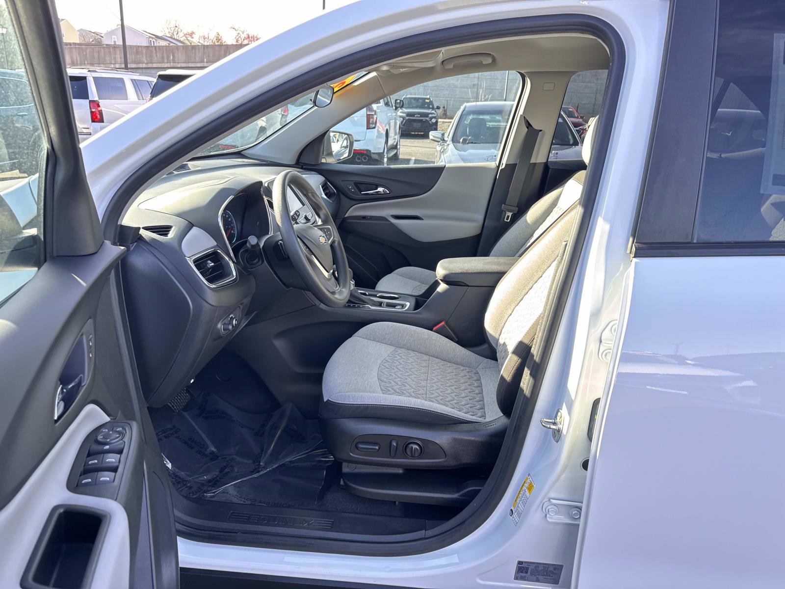 Used 2022 Chevrolet Equinox LS w/ LS Convenience Package image 21