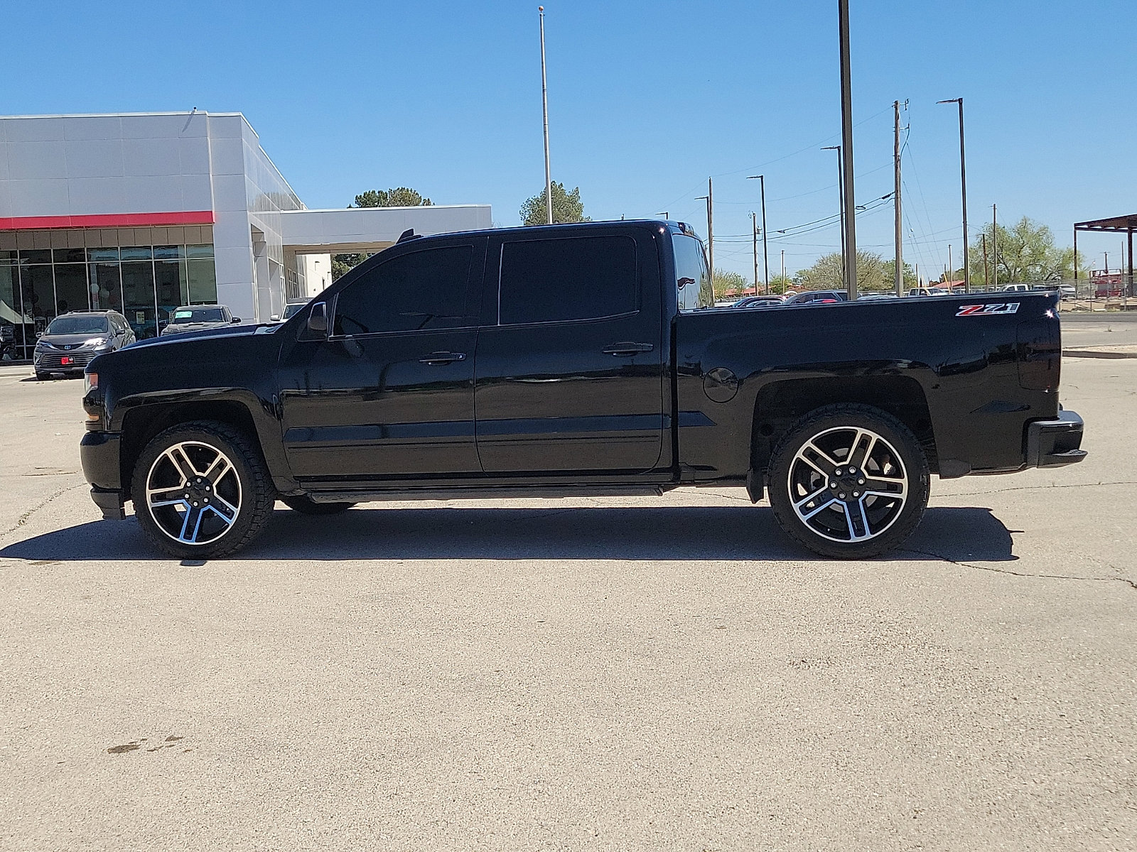 Used 2017 Chevrolet Silverado 1500 LT w/ Texas Edition image 2