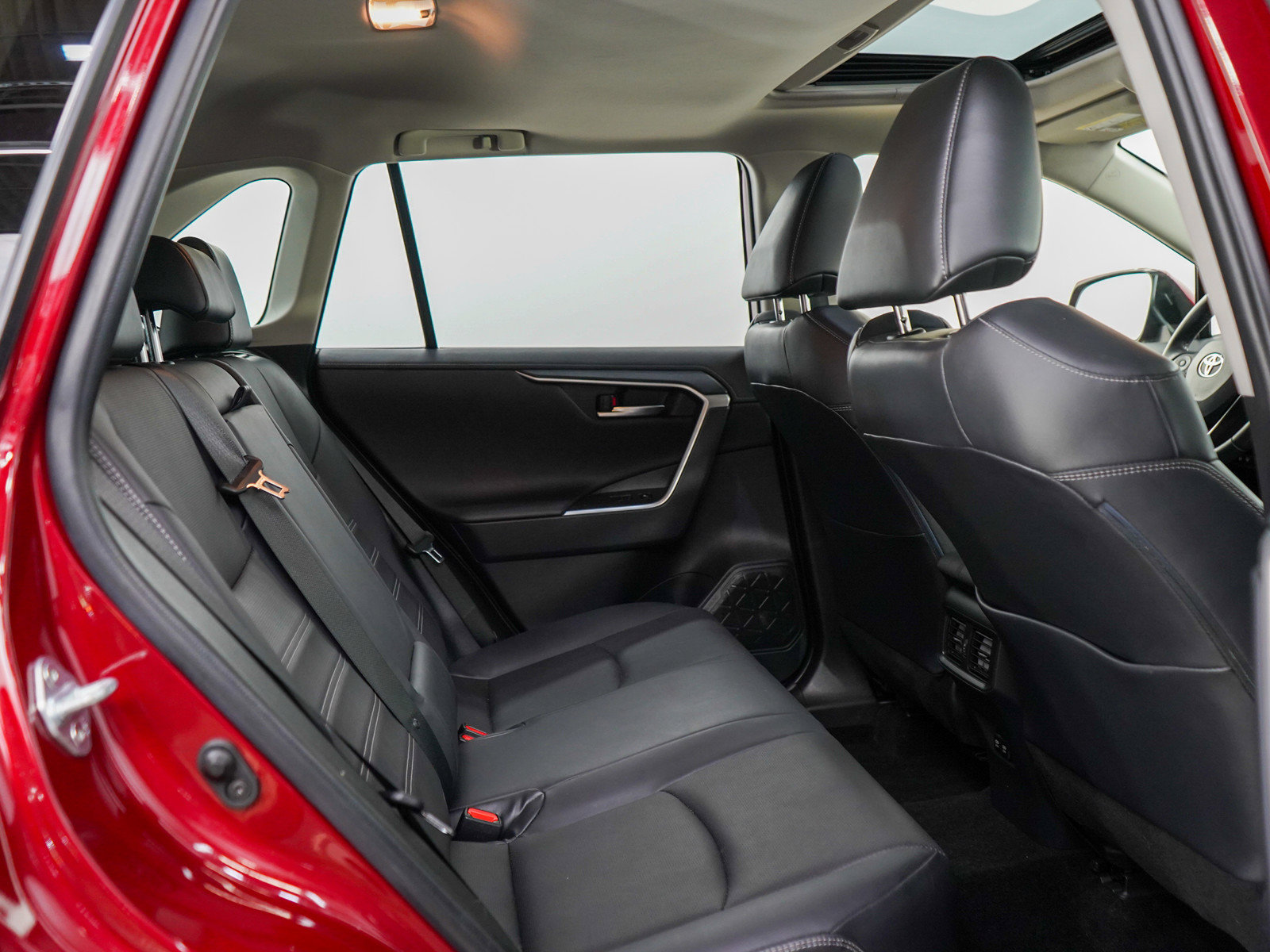 Used 2019 Toyota RAV4 Limited w/ Cold Weather Package AWD/4WD image 12
