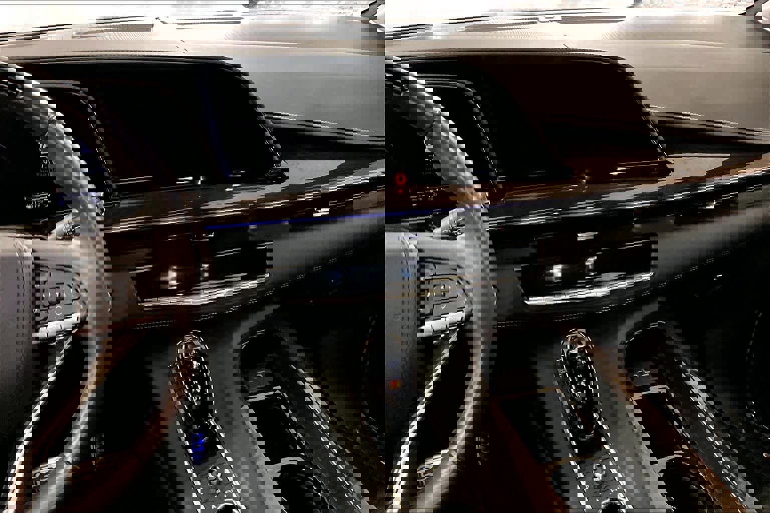 Used 2023 Cadillac Escalade ESV Sport Platinum image 6