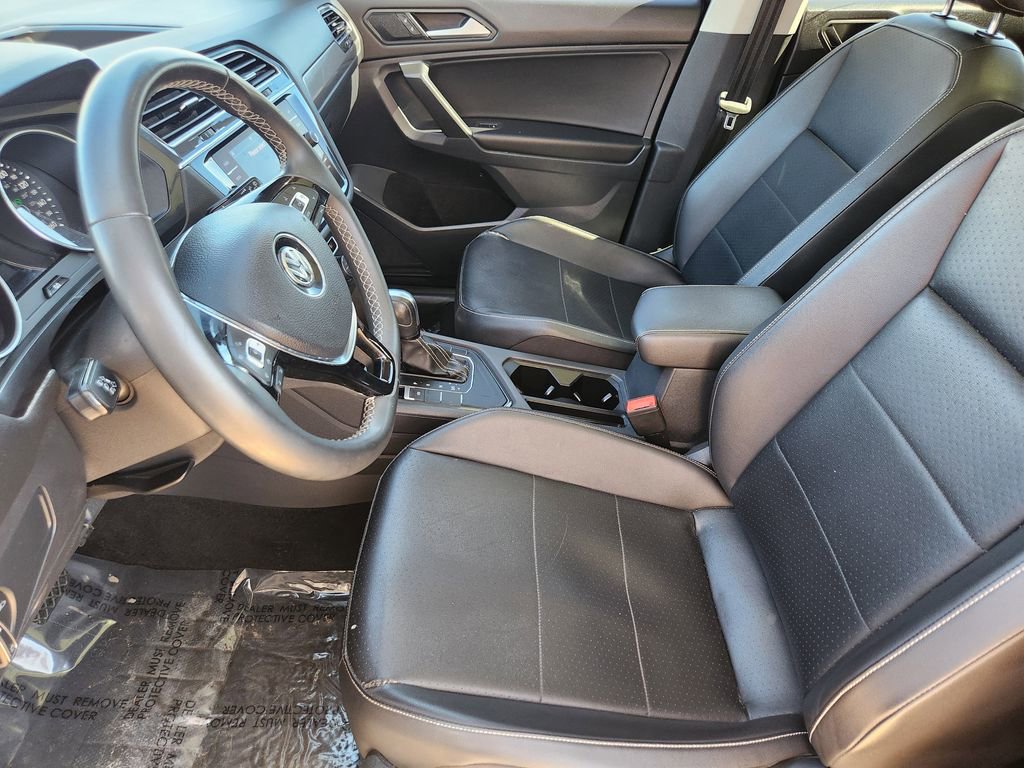 Used 2021 Volkswagen Tiguan SE image 3
