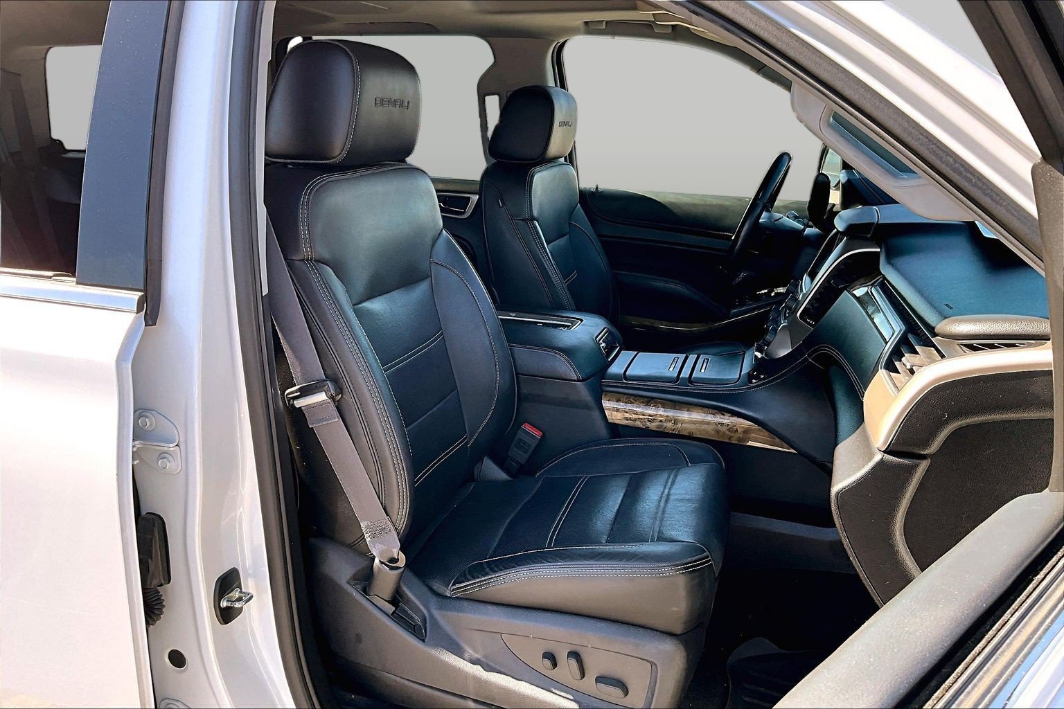 Used 2016 GMC Yukon Denali w/ Open Road Package AWD/4WD image 7