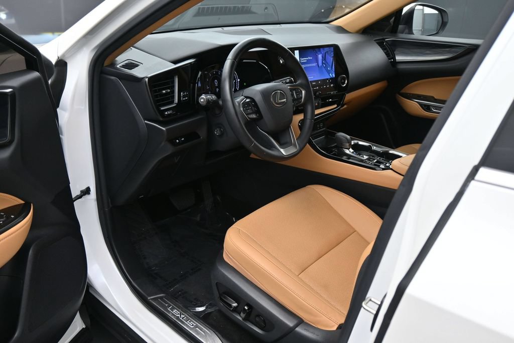 Used 2024 Lexus NX 350 AWD image 2