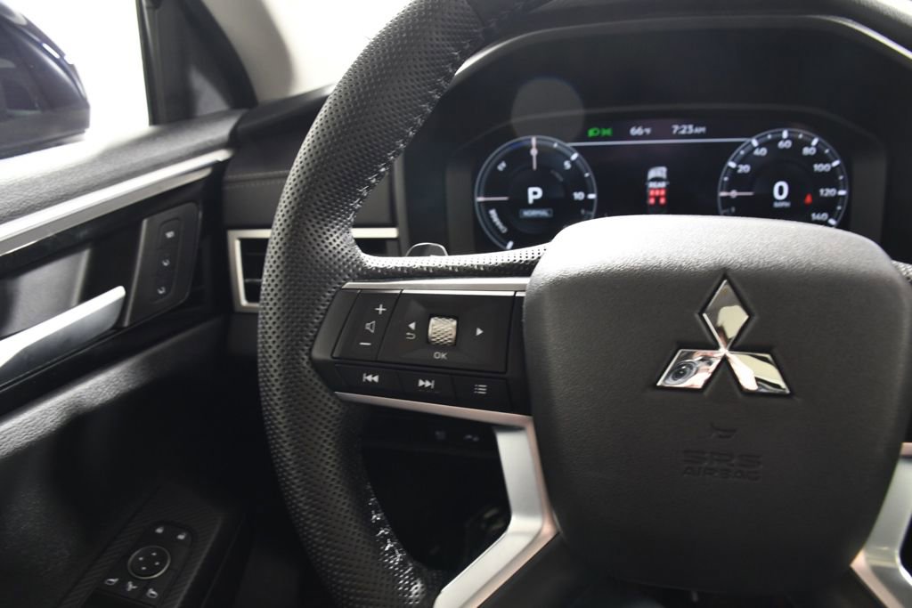 Used 2023 Mitsubishi Outlander SEL image 29