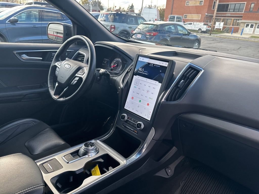 Used 2022 Ford Edge ST image 7