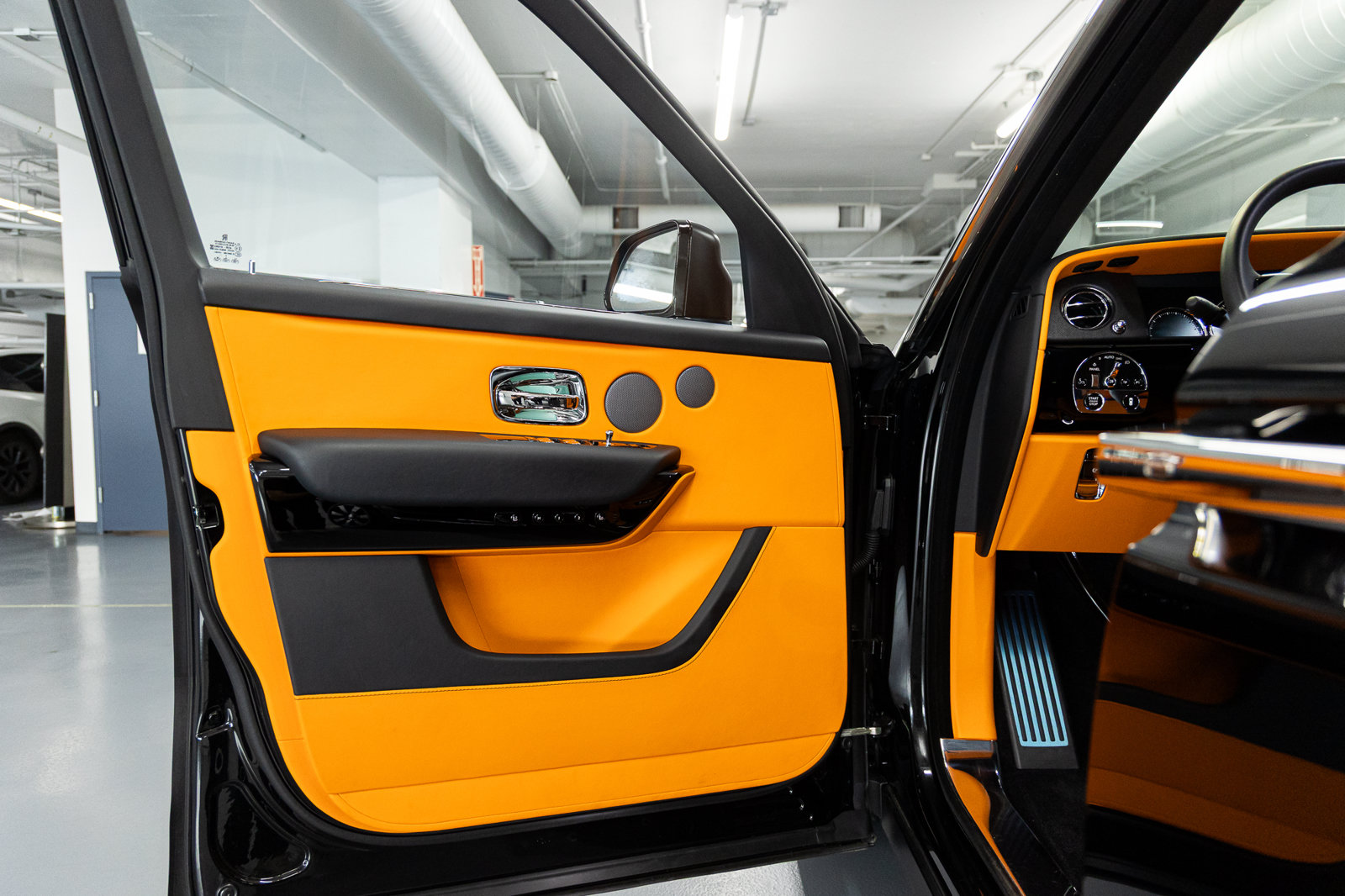 Certified 2024 Rolls-Royce Cullinan AWD/4WD image 31