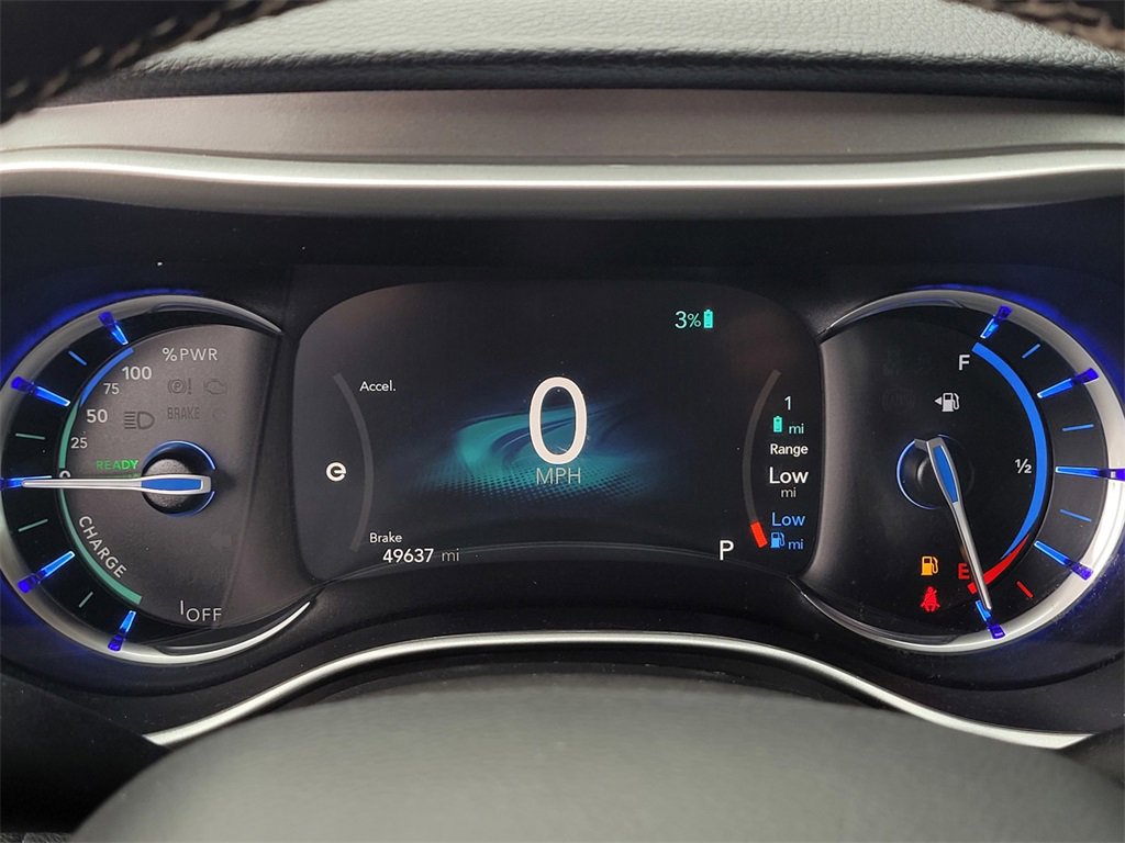 Used 2022 Chrysler Pacifica Touring-L image 25