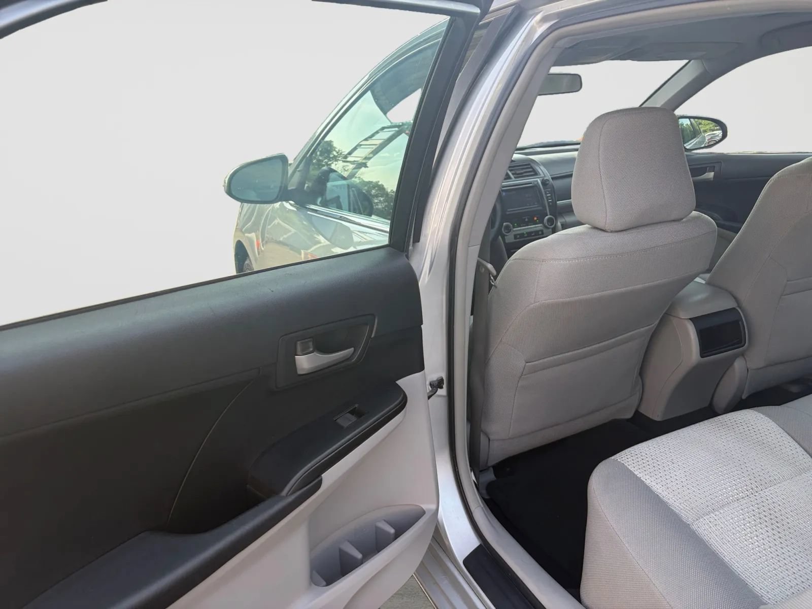 Used 2012 Toyota Camry LE FWD image 14