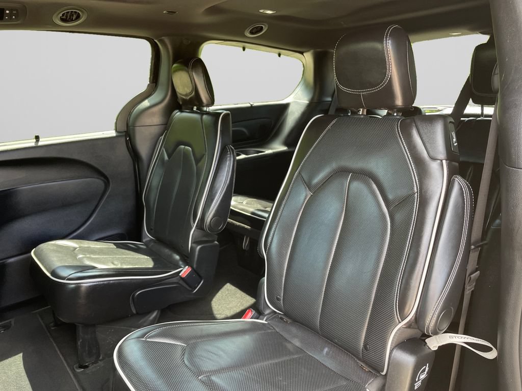 Used 2025 Chrysler Pacifica Limited FWD image 19