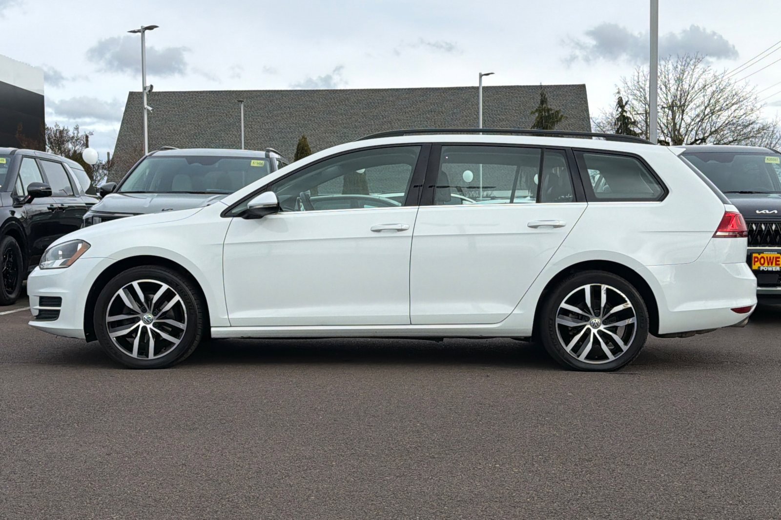 Used 2016 Volkswagen Golf Limited Edition image 7
