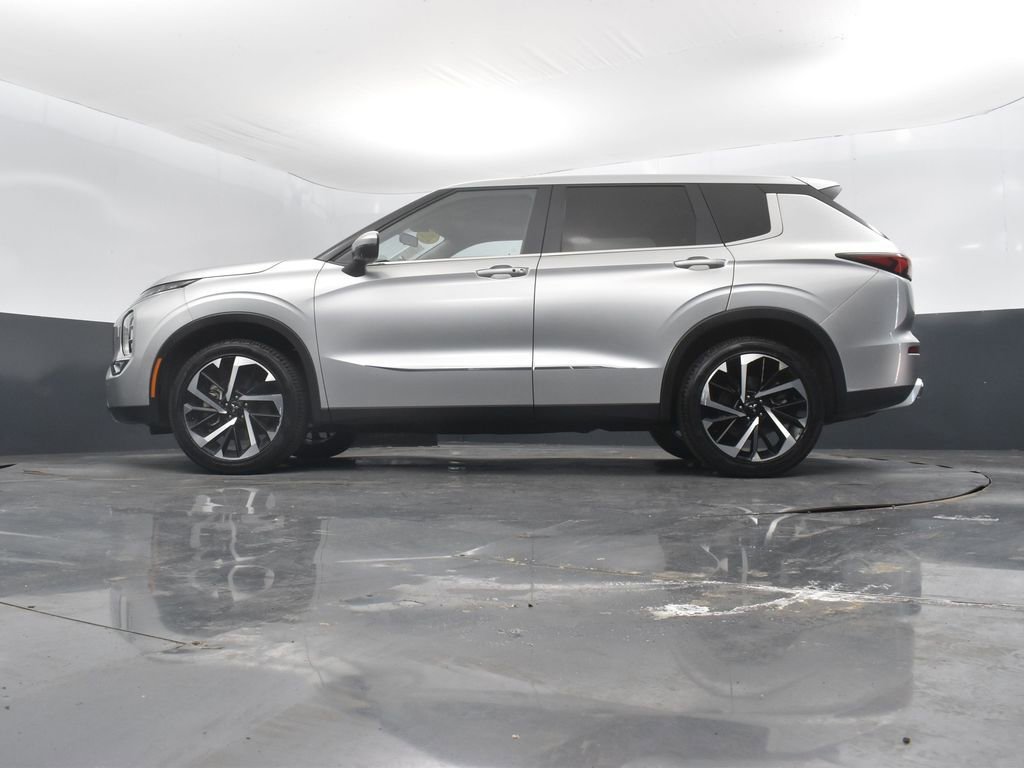 Used 2022 Mitsubishi Outlander SE image 54