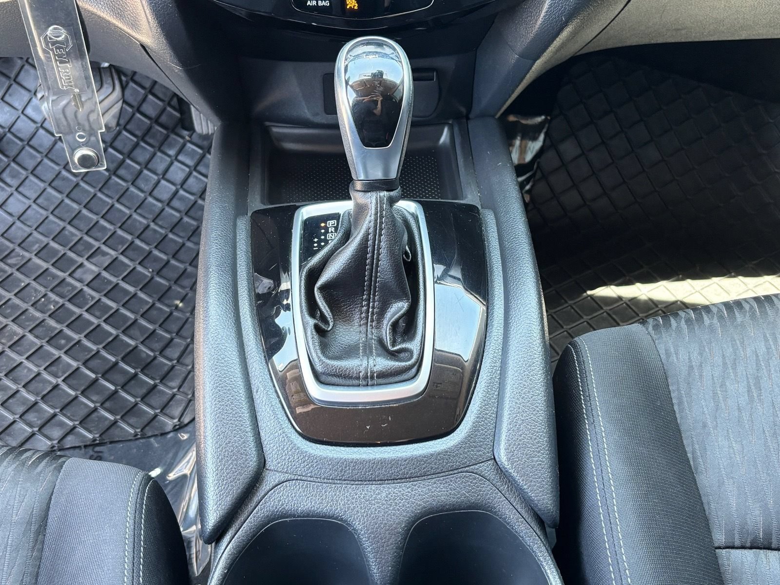 Used 2020 Nissan Rogue S FWD image 27