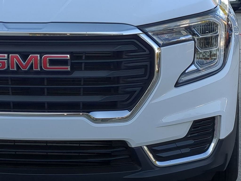 Used 2024 GMC Terrain SLE image 10
