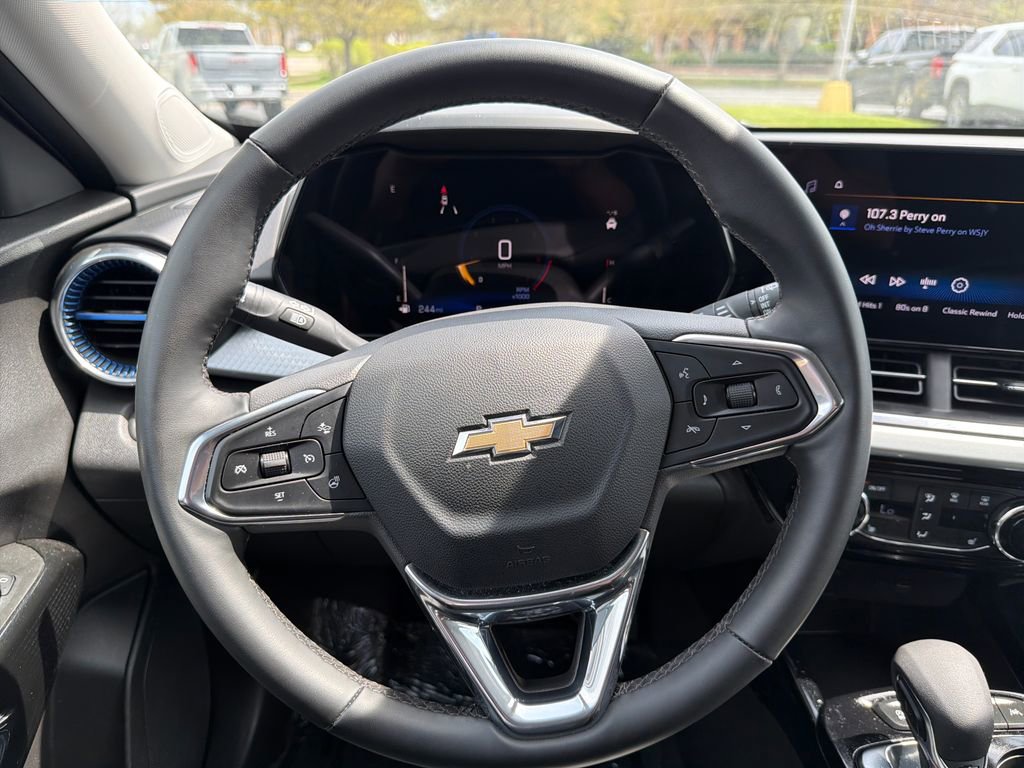 Certified 2025 Chevrolet Trax LT w/ LT Convenience Package FWD image 16