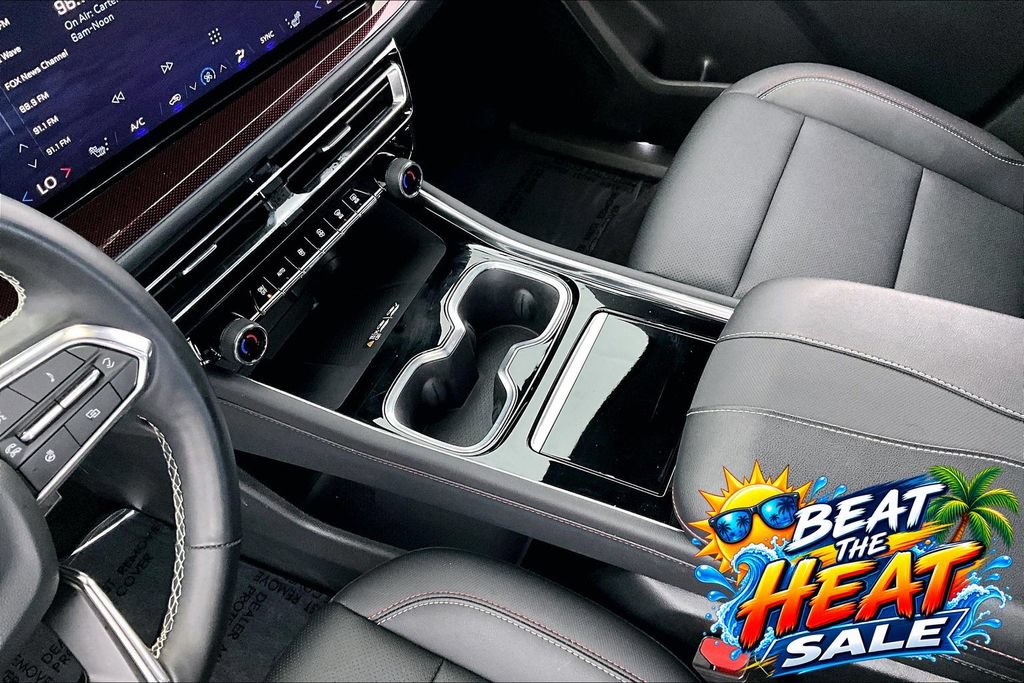 Used 2025 Chevrolet Traverse Z71 AWD/4WD image 17