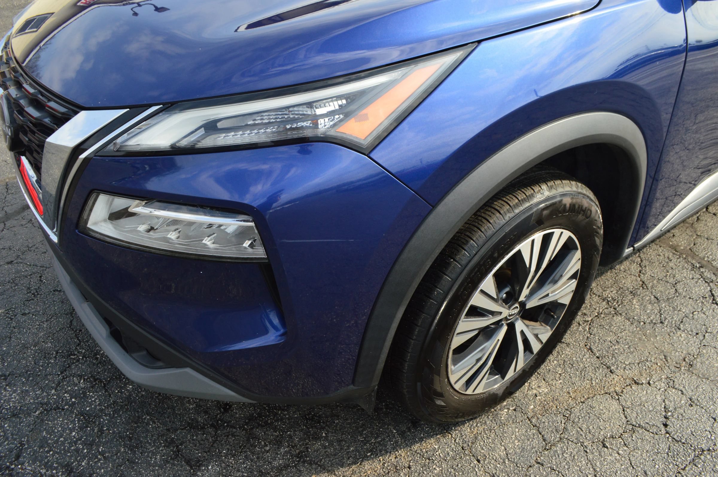 Used 2023 Nissan Rogue SV FWD image 3