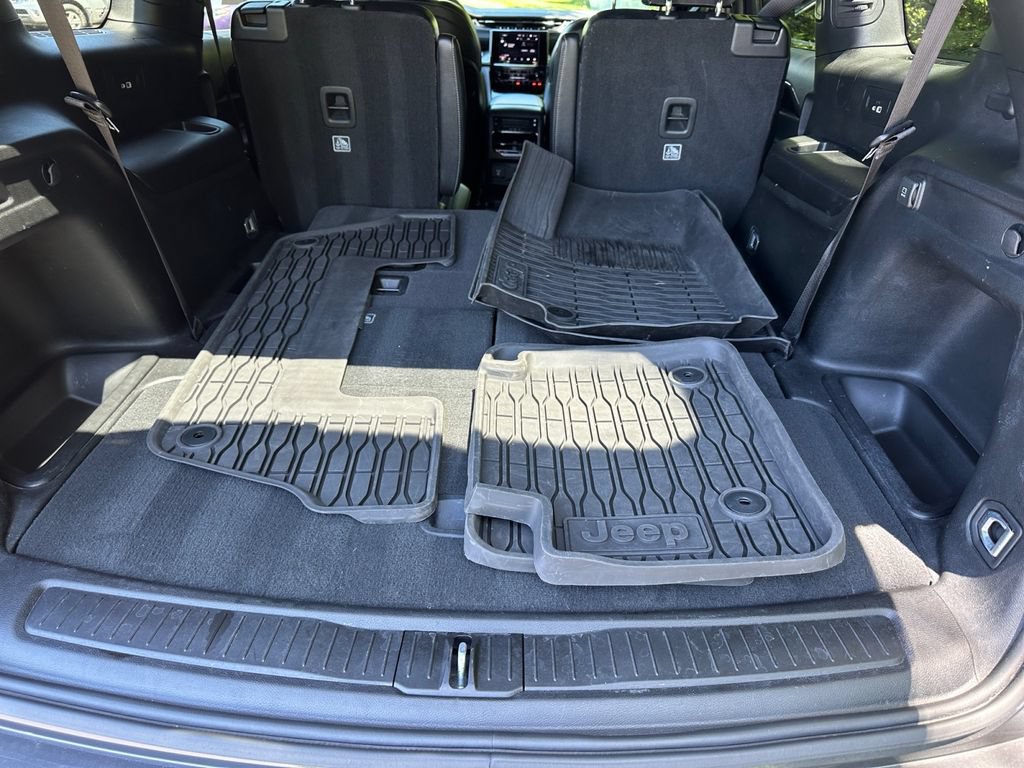 Used 2022 Jeep Grand Cherokee L Laredo AWD/4WD image 23