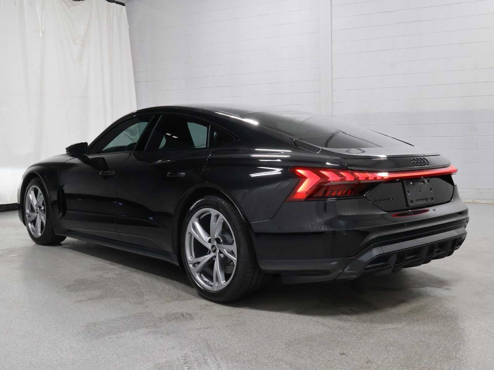 Used 2022 Audi e-tron GT Premium Plus AWD/4WD image 3