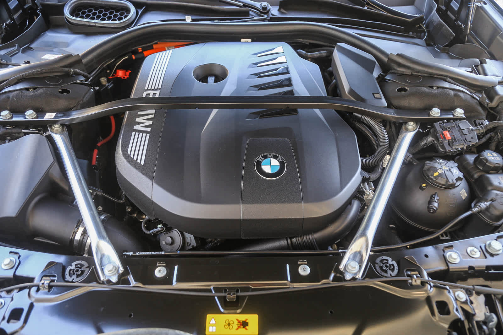 Used 2025 BMW 750e xDrive w/ Premium Package image 23