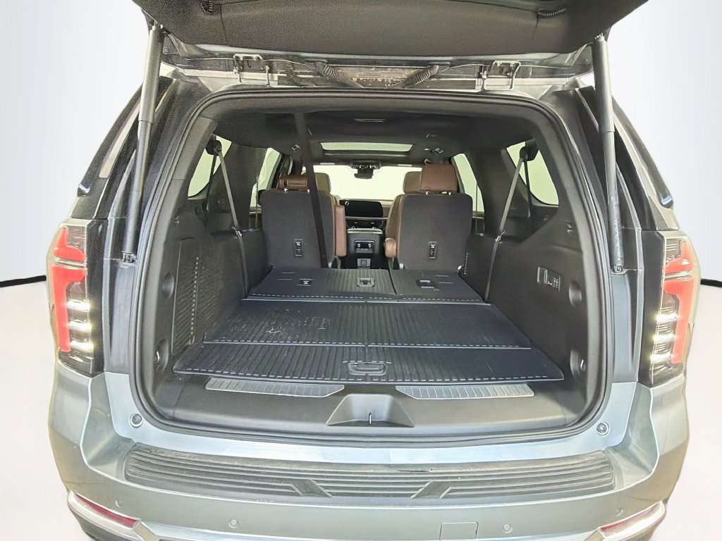 Used 2026 Chevrolet Suburban High Country AWD/4WD image 27