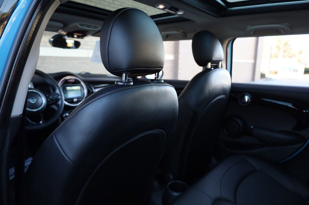 Used 2019 MINI Cooper 4-Door Hardtop image 17