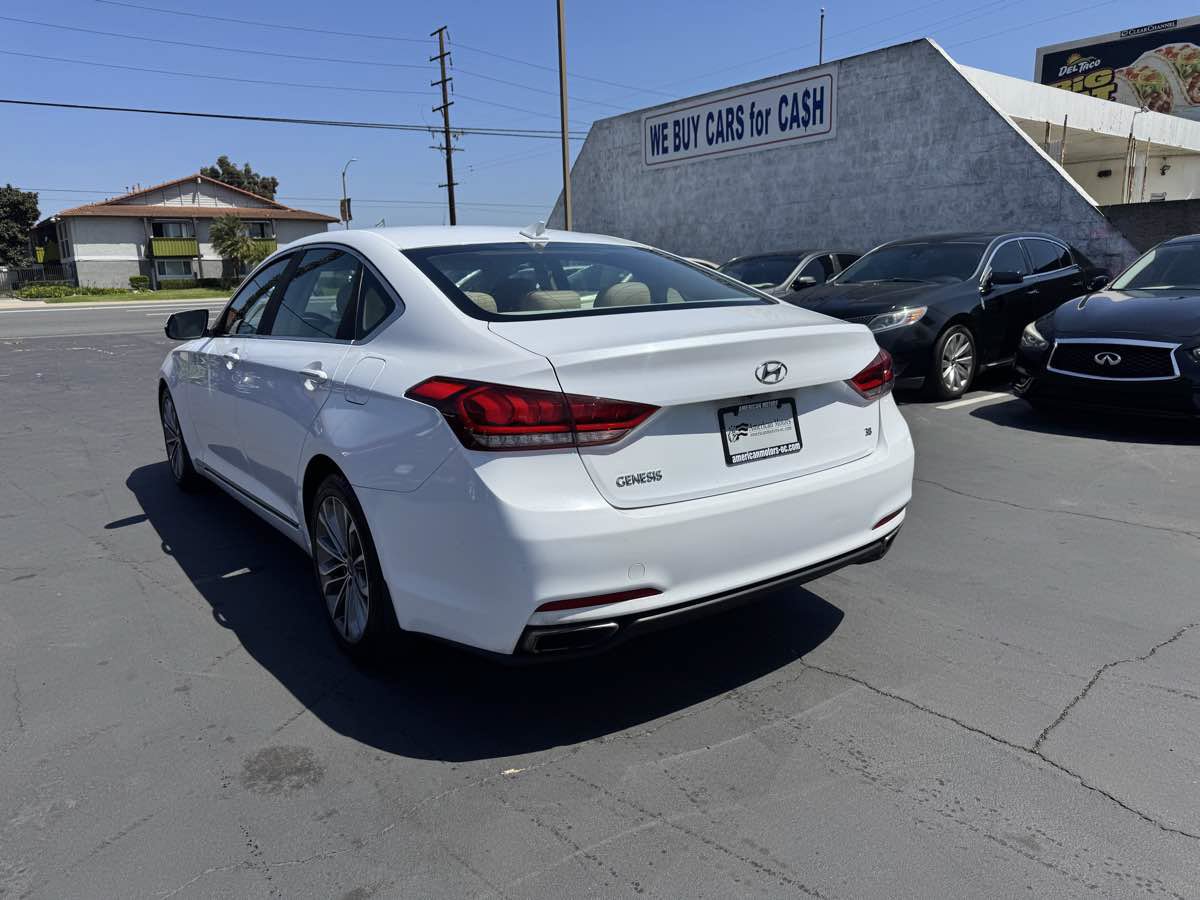 Used 2015 Hyundai Genesis 3.8 RWD image 2
