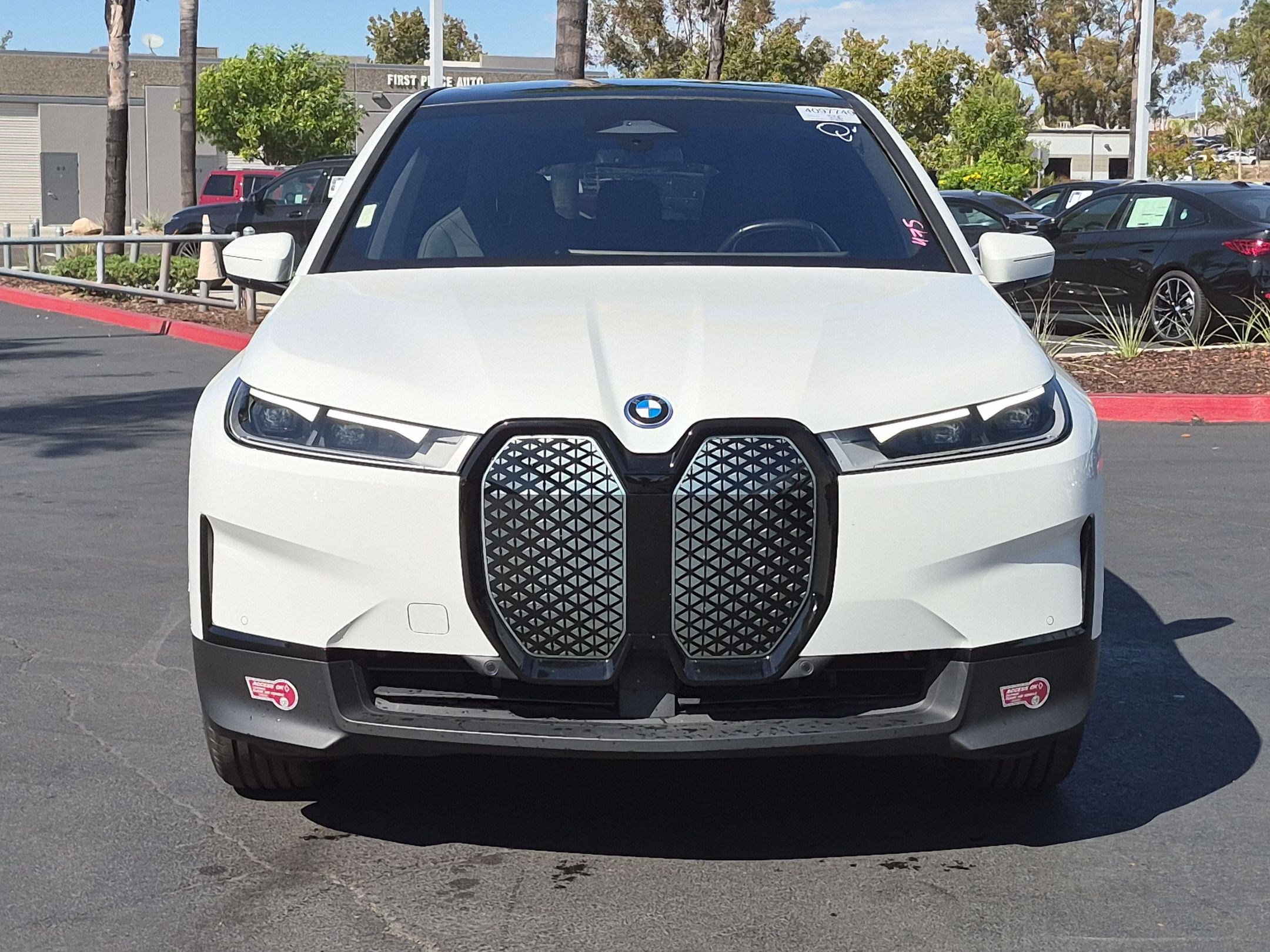 Used 2024 BMW iX xDrive50 AWD/4WD image 3