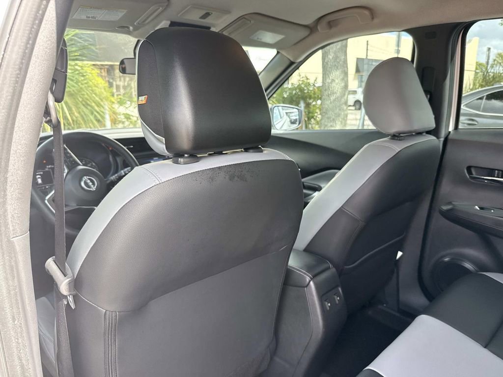 Used 2023 Nissan Kicks SR w/ SR Premium Package FWD image 12