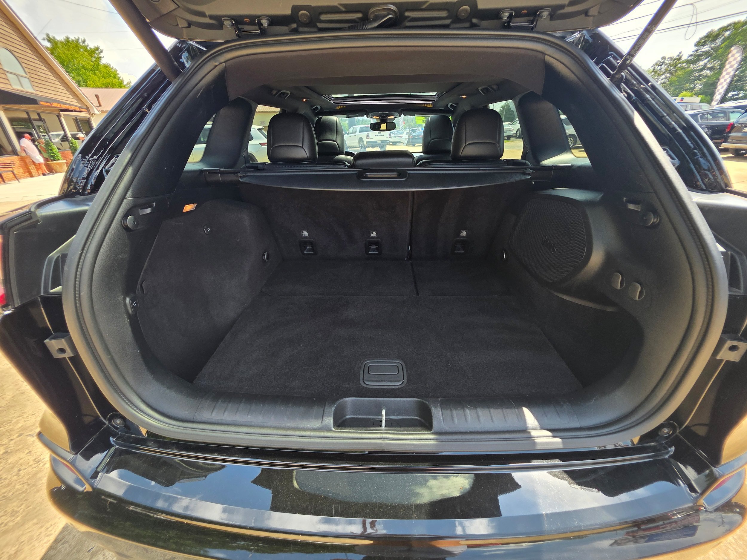 Used 2020 Jeep Cherokee High Altitude AWD/4WD image 25