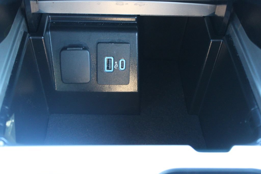 Used 2023 Ford Explorer XLT w/ Equipment Group 202A AWD/4WD image 41