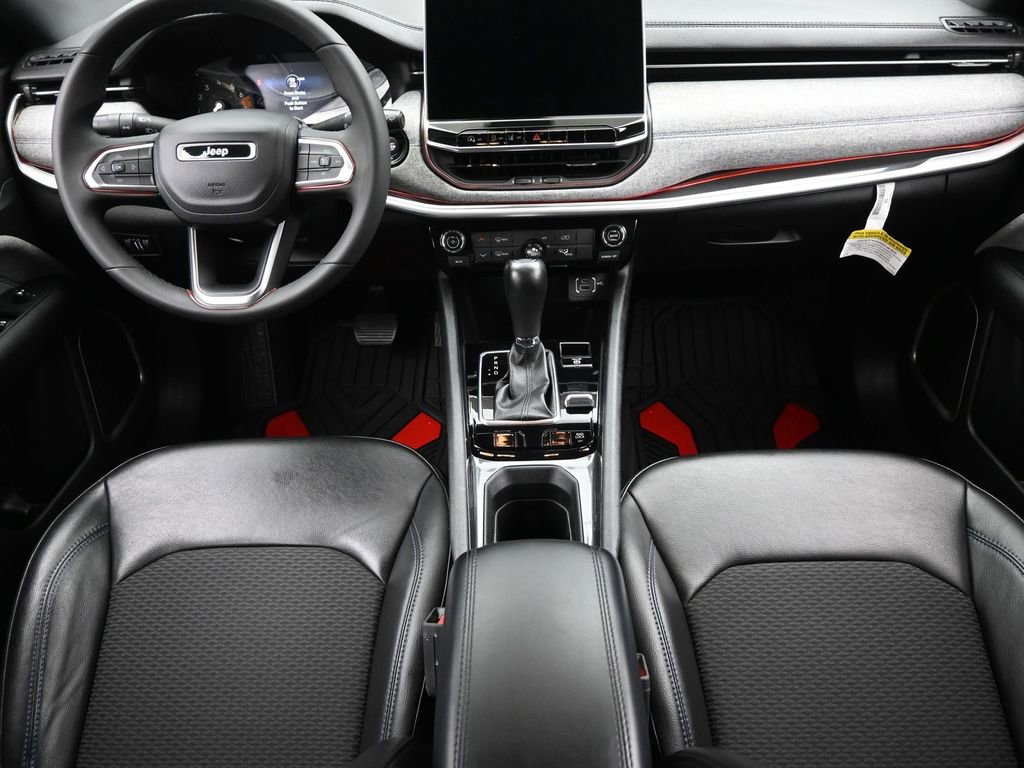 Used 2023 Jeep Compass Latitude image 12